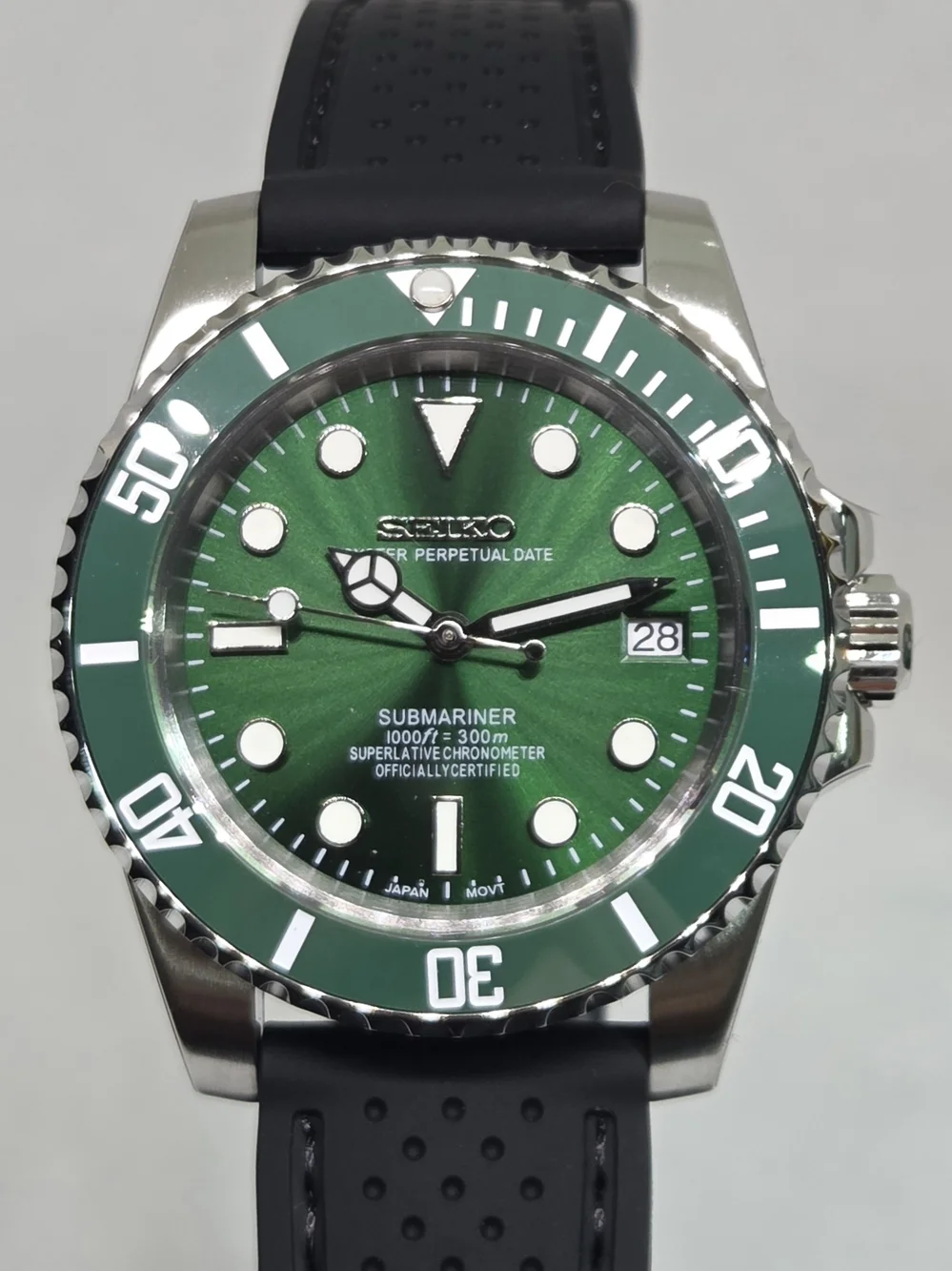Custom 40mm Automatic Seiko Mod Watch NH35 Submariner Hulk